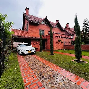  Сasa de vacaciones Hermosa Casa , Con Parqueadero En Cerca Al Aeropuerto Colombia
